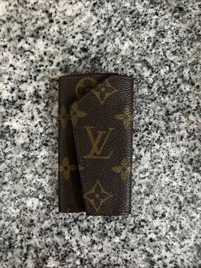 Louis Vuitton vintage monogram 6 key case. Pre date code